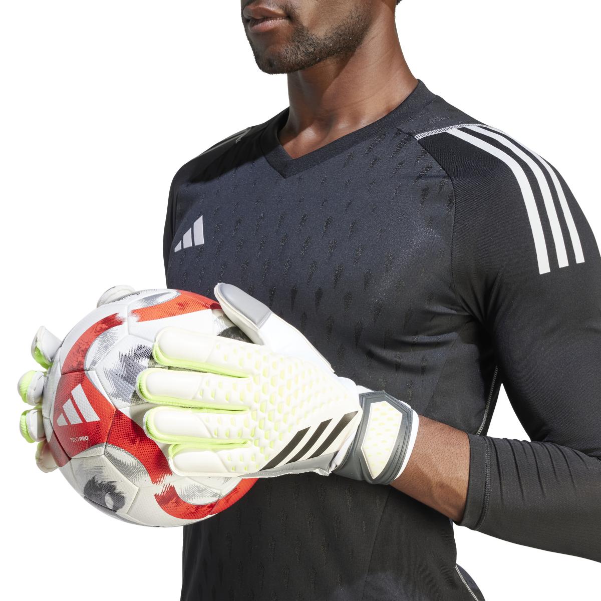 product/2/0/2025_09_adidas_ia0875_4_hardware_on_model_detail_view_3_white.jpg