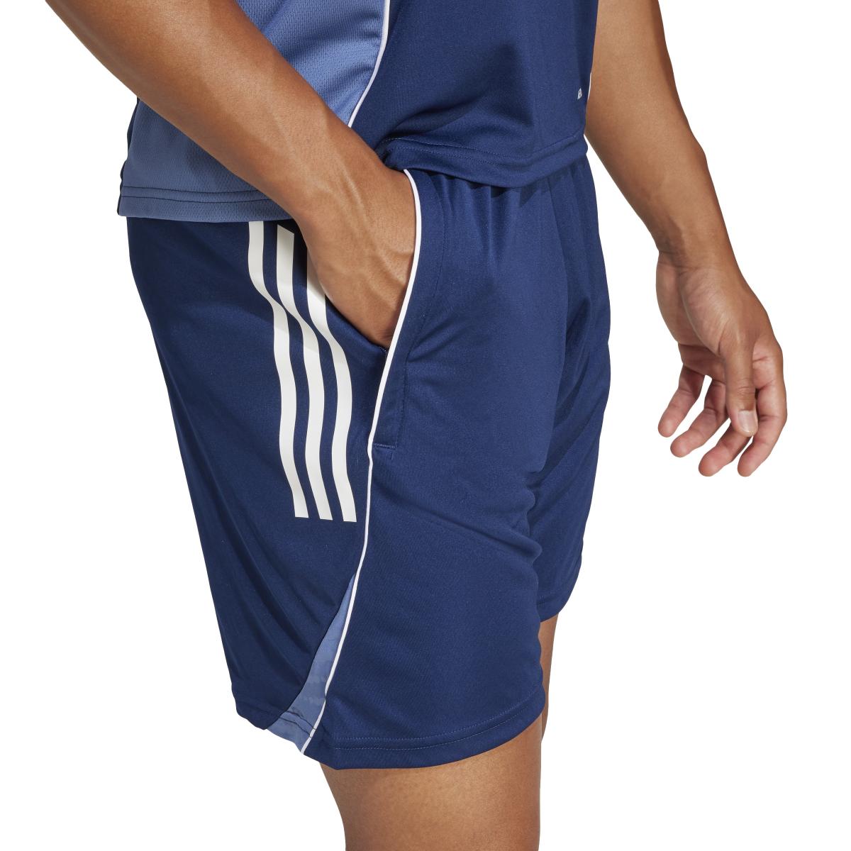 product/2/0/2025_09_adidas_ji6552_9_apparel_on_model_detail_view_2_white.jpg