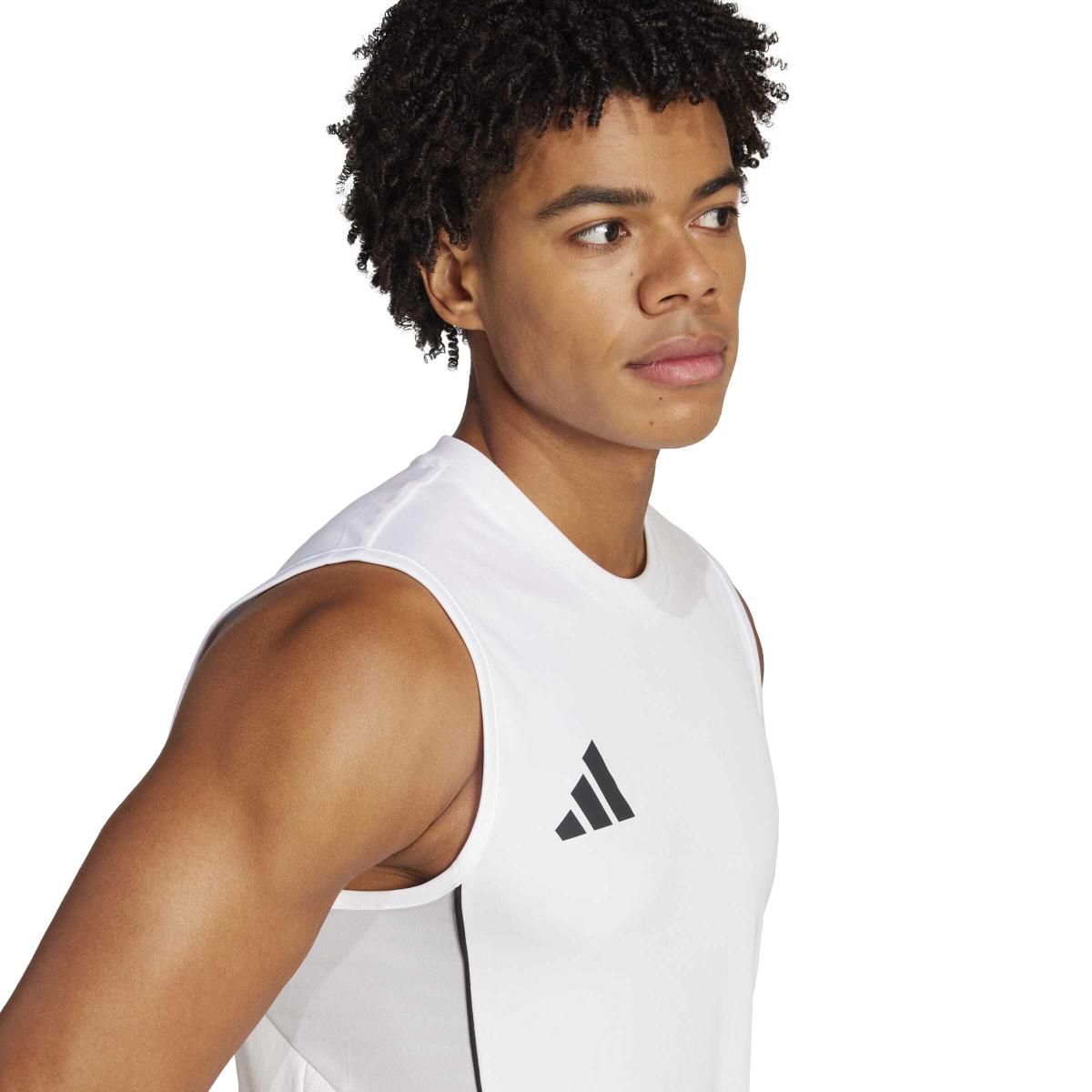 product/2/0/2025_09_adidas_jj1522_8_apparel_on_model_detail_view_2_white.jpg