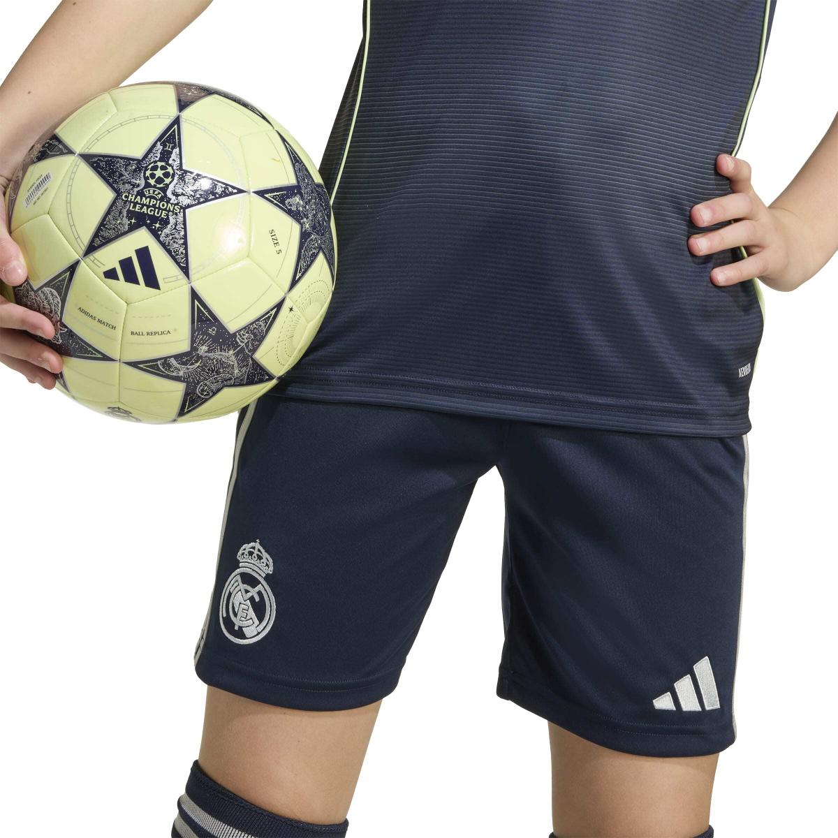 product/2/0/2025_adidas_jp3945_6_apparel_on_model_detail_view_2_white.jpg