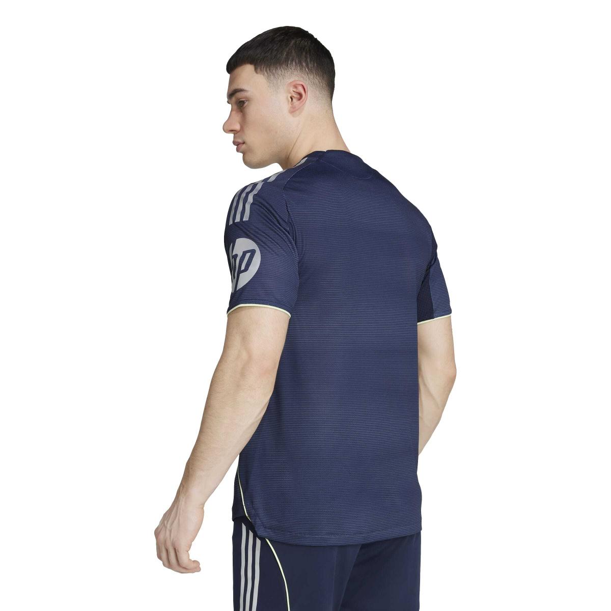 product/2/0/2025_adidas_jv5920_4_apparel_on_model_back_view_white.jpg