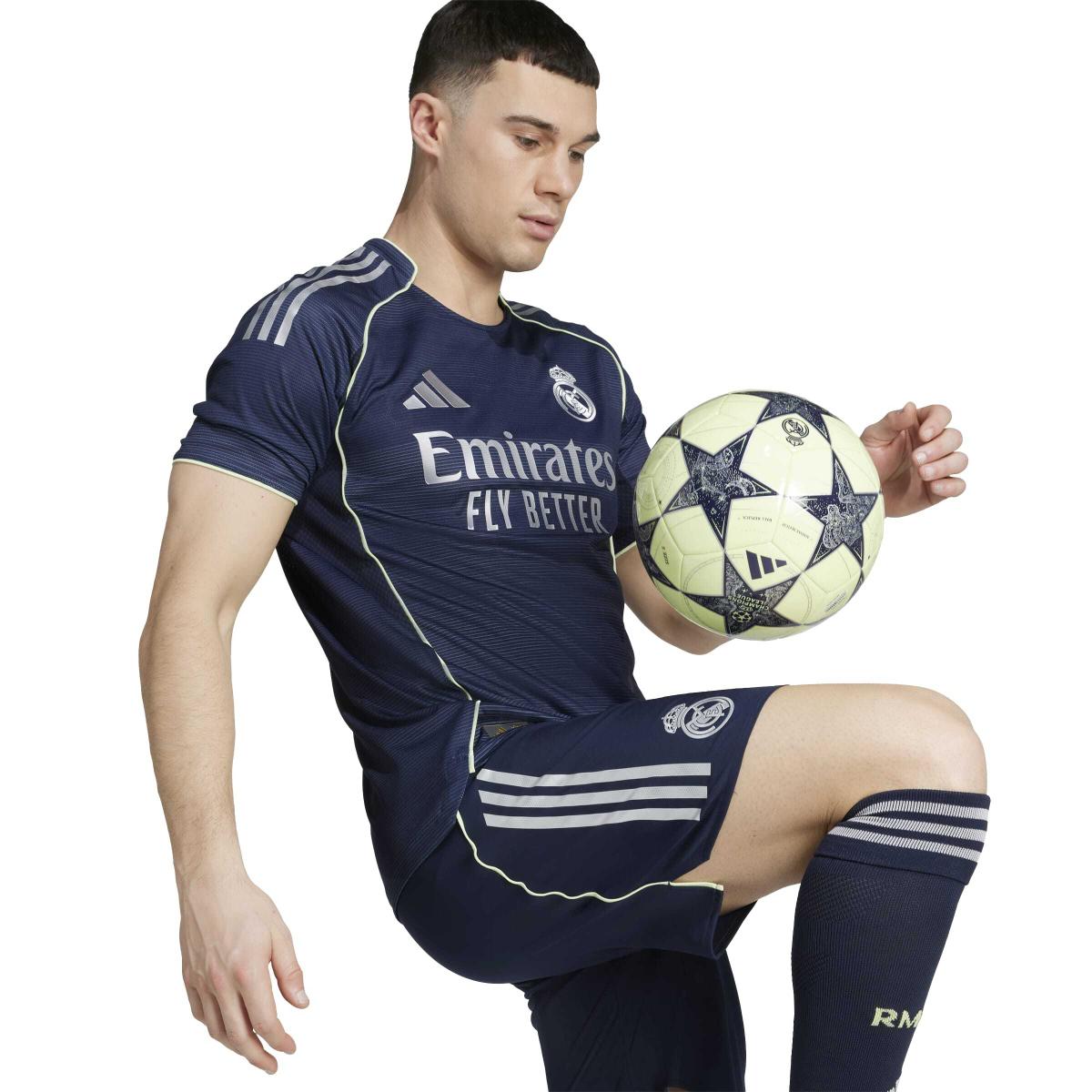 product/2/0/2025_adidas_jv5920_7_apparel_on_model_detail_view_2_white.jpg