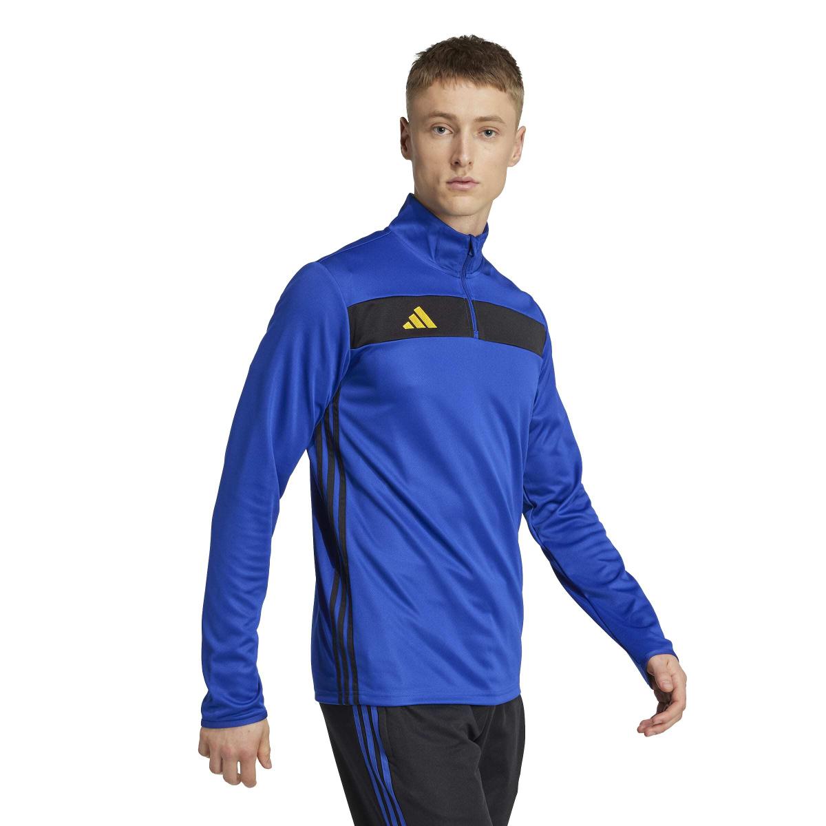 product/2/0/2025_adidas_jw4605_4_apparel_on_model_walking_view_white.jpg