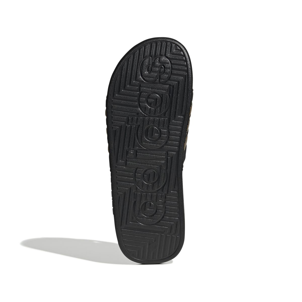 product/a/d/adidas_eg6517_4_footwear_photography_bottom_view_white-nw031524.jpg