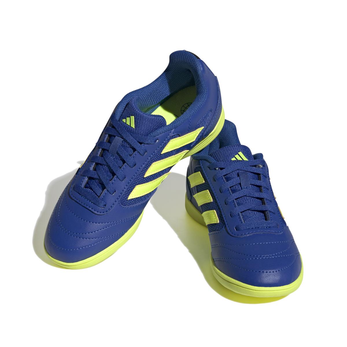product/a/d/adidas_gz2562_5_footwear_photography_front_lateral_top_view_white_000.jpg