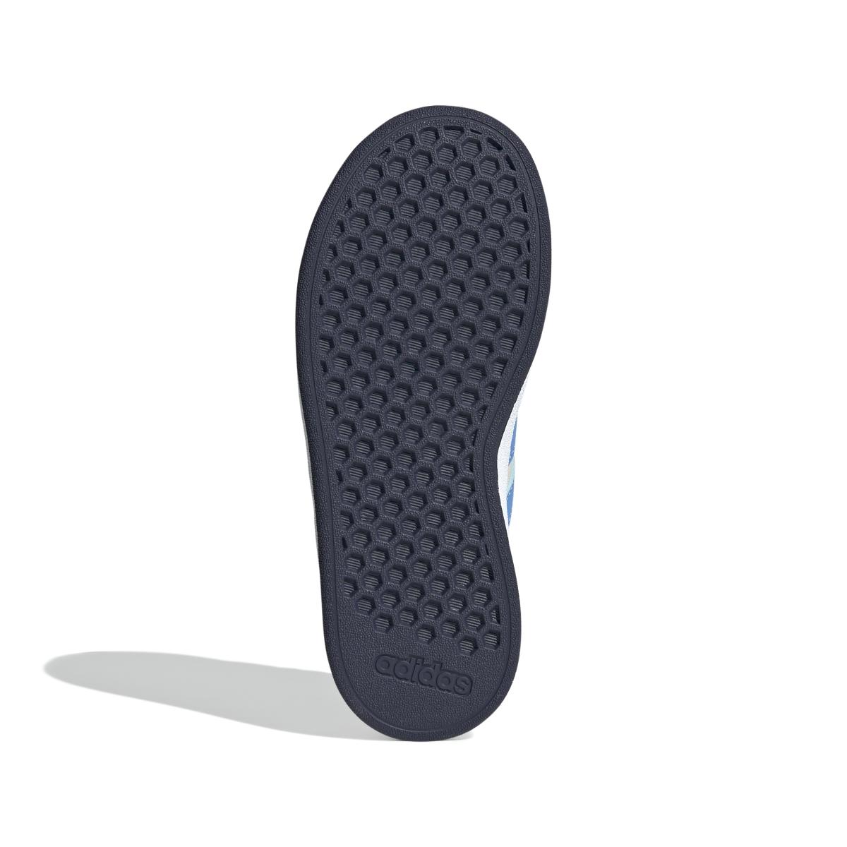 product/a/d/adidas_id7869_4_footwear_photography_bottom_view_white-nw091625.jpg