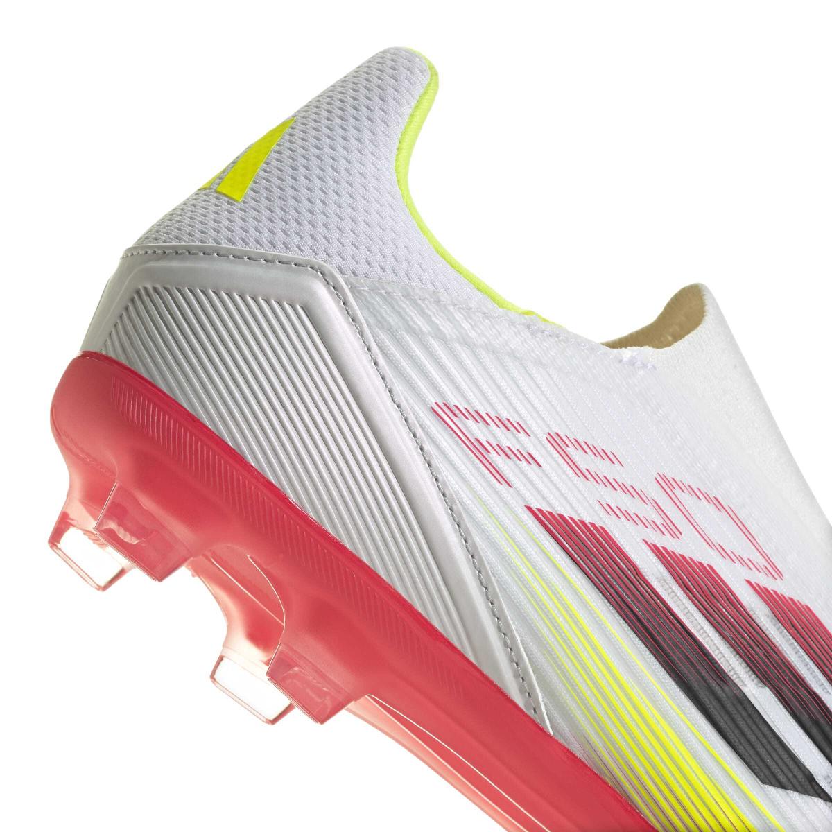 product/a/d/adidas_ie1239_7_footwear_photography_detail_view_1_white-nw091625.jpg