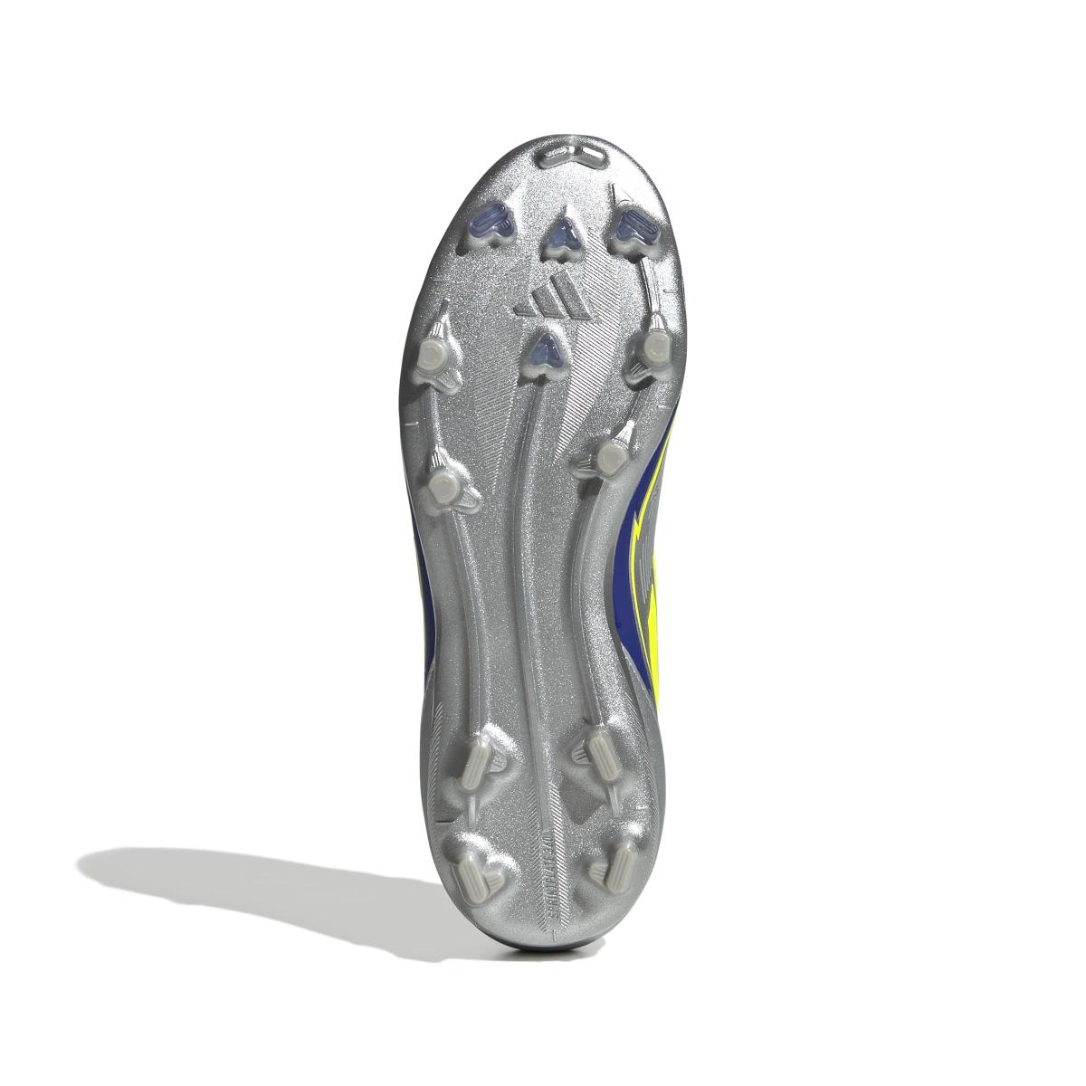 product/a/d/adidas_ih0921_3_footwear_photography_bottom_view_white-nw091625.jpg