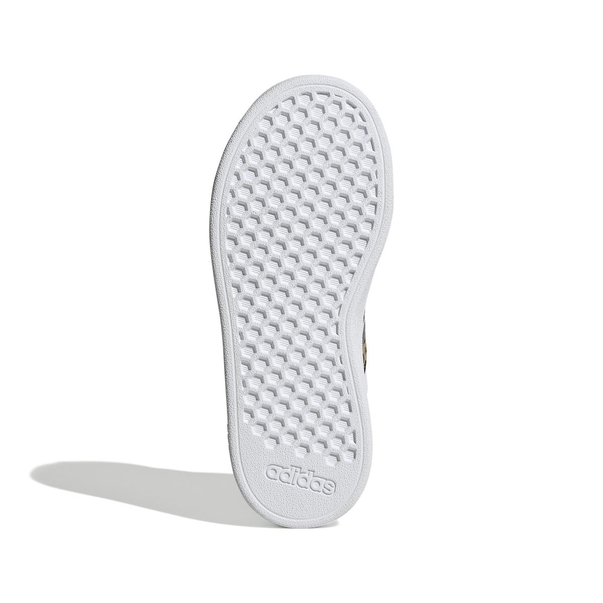 product/a/d/adidas_ih7842_4_footwear_photography_bottom_view_white.jpg
