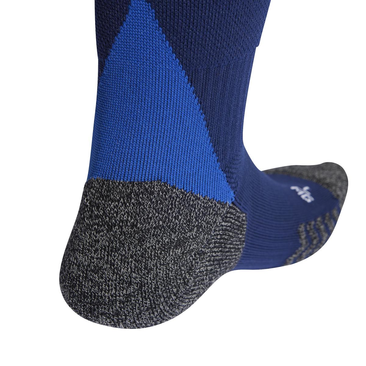 product/a/d/adidas_im8924_3_hardware_photography_detail_view_2_white.jpg