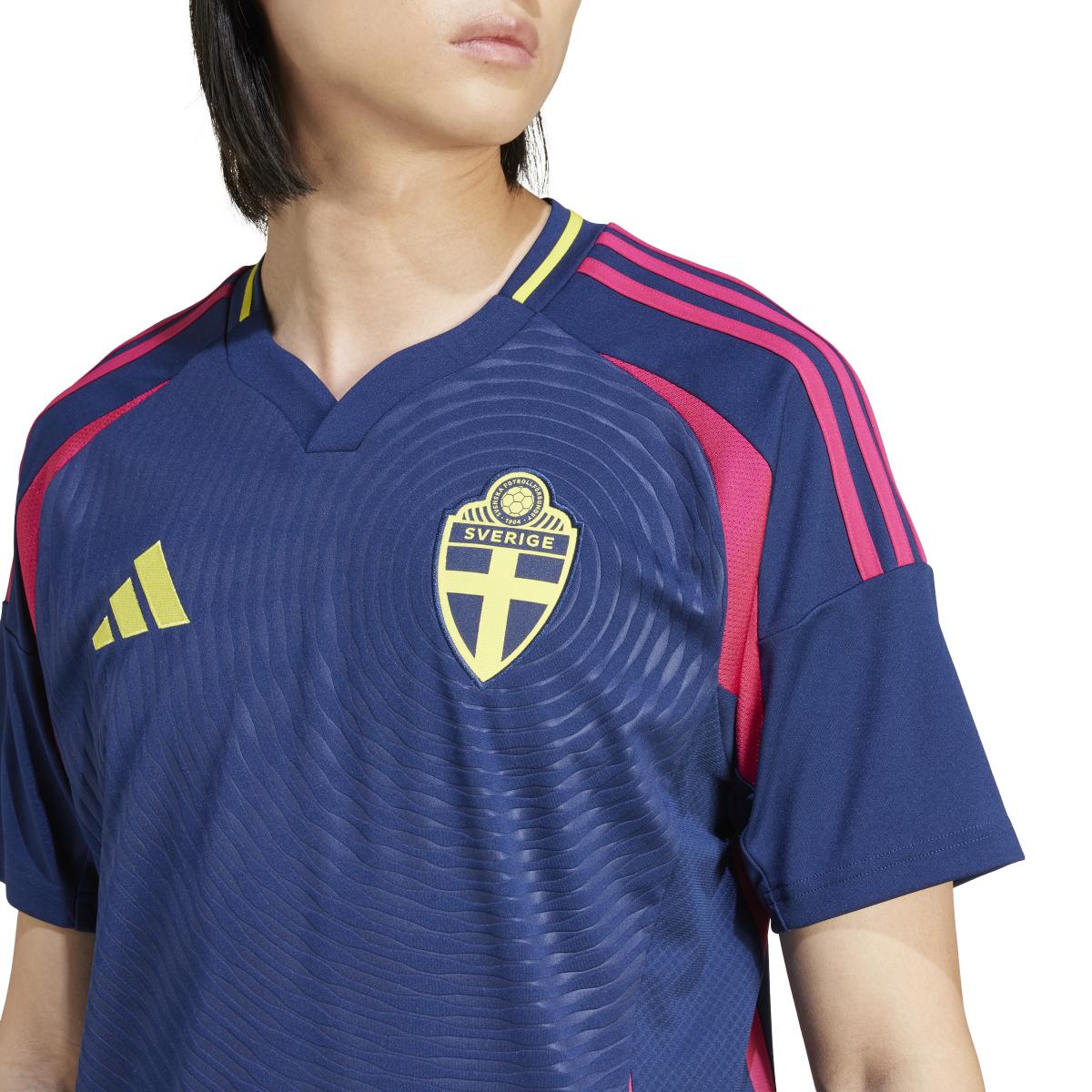 product/a/d/adidas_in1099_8_apparel_on_model_detail_view_1_white.jpg
