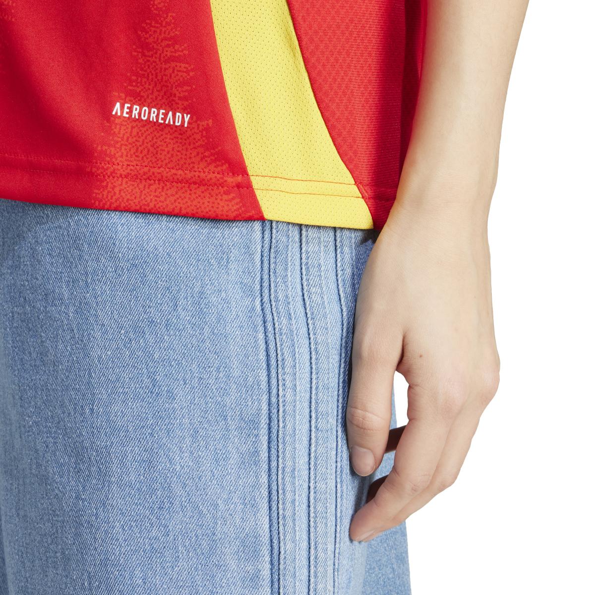 product/a/d/adidas_ip9352_8_apparel_on_model_detail_view_1_white-nw052924.jpg