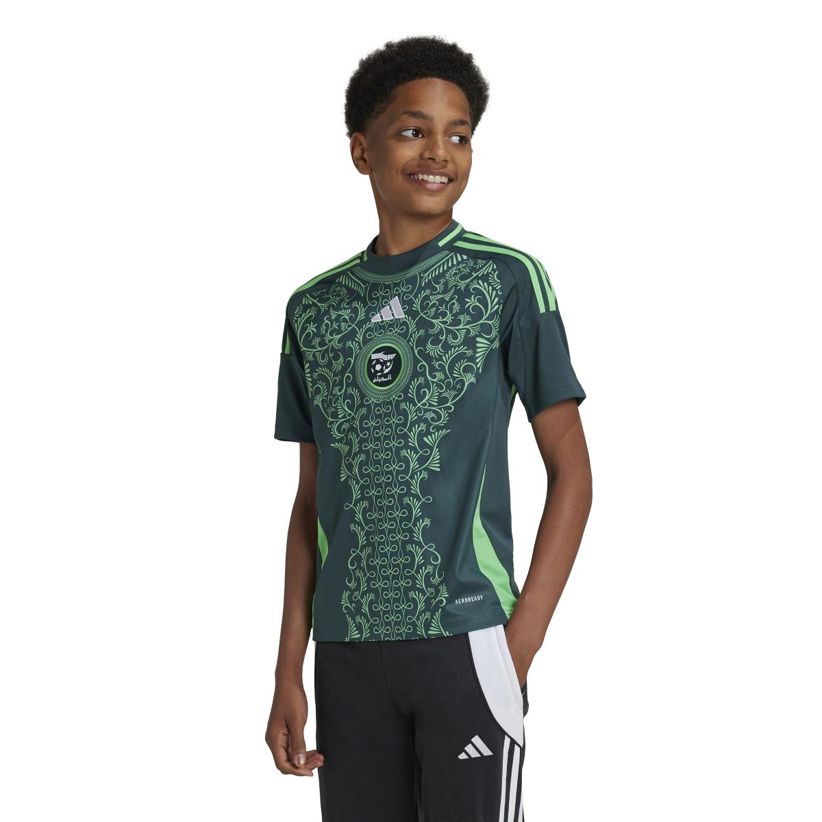product/a/d/adidas_it2736_4_apparel_on_model_standard_view_white-nw100424.jpg
