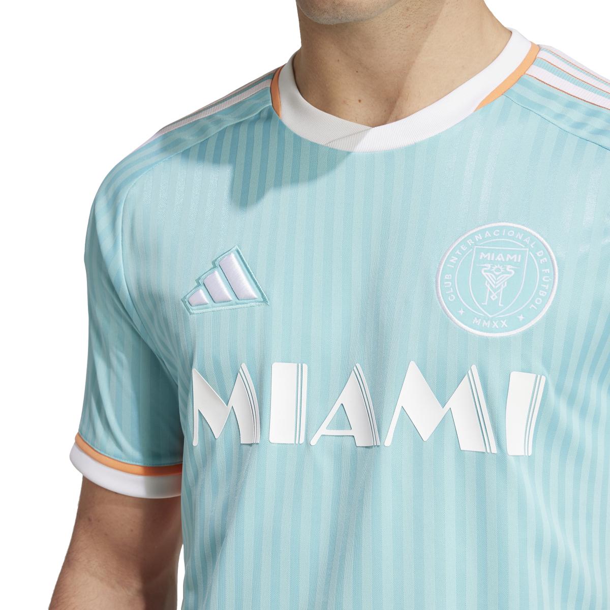 product/a/d/adidas_it6184_9_apparel_on_model_detail_view_2_white.jpg