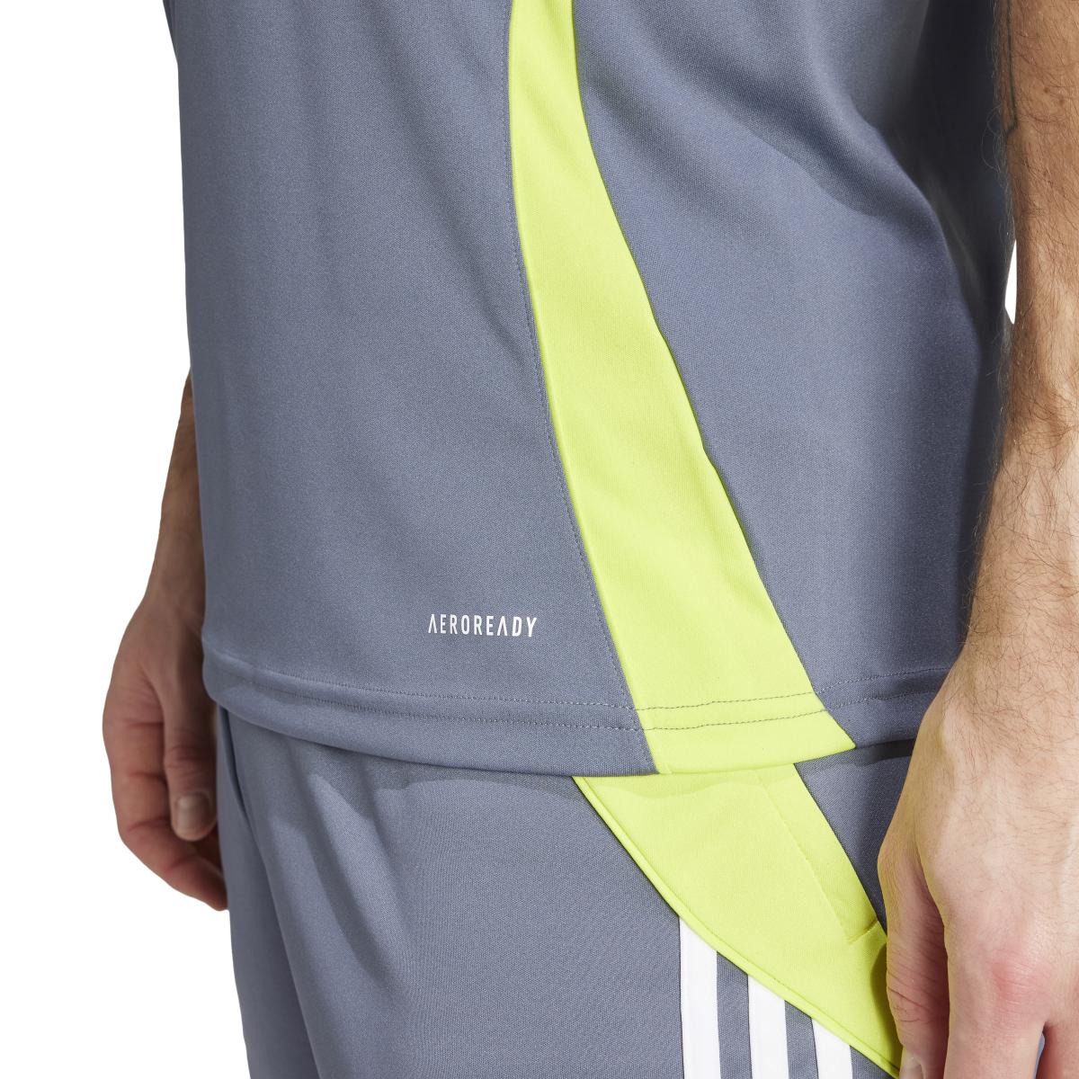 product/a/d/adidas_iv6951_9_apparel_on_model_detail_view_1_white.jpg