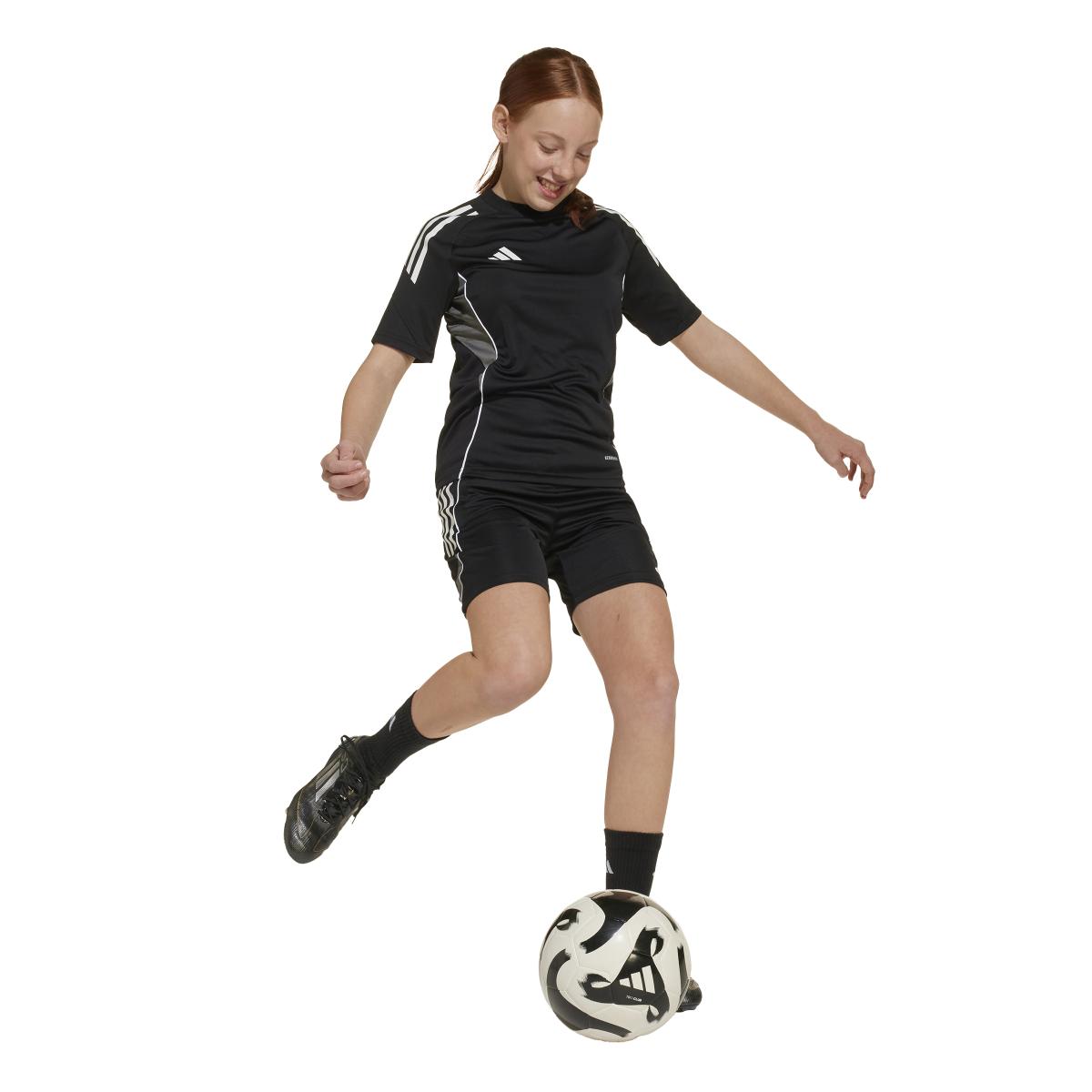 product/a/d/adidas_iw0443_black-tegrfo_4.jpg
