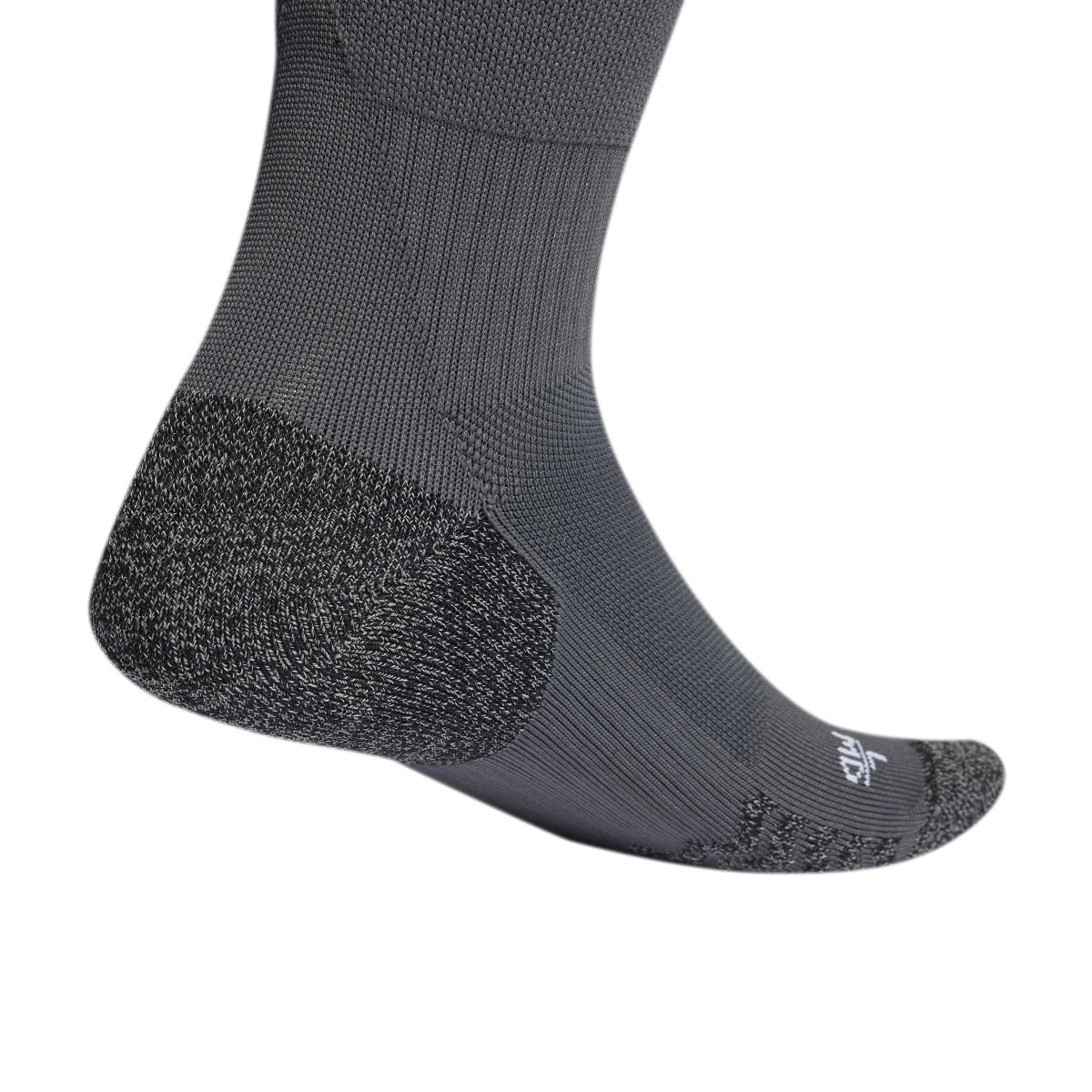 product/a/d/adidas_iw1772_3_hardware_photography_detail_view_2_white.jpg