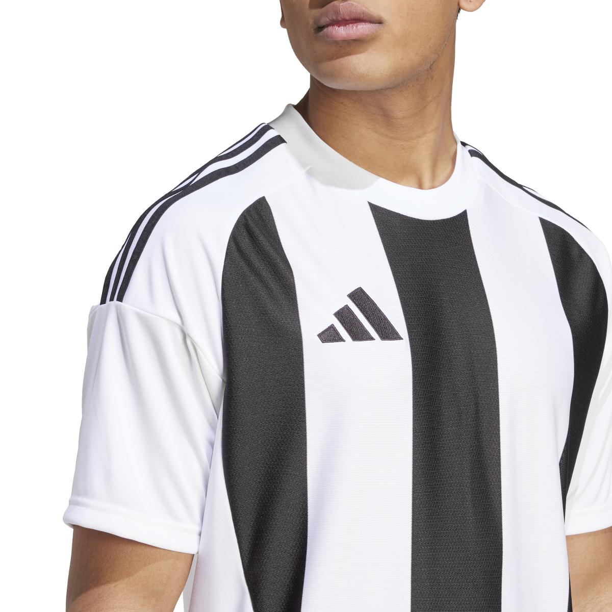 product/a/d/adidas_iw2143_9_apparel_on_model_detail_view_1_white-nw032624.jpg