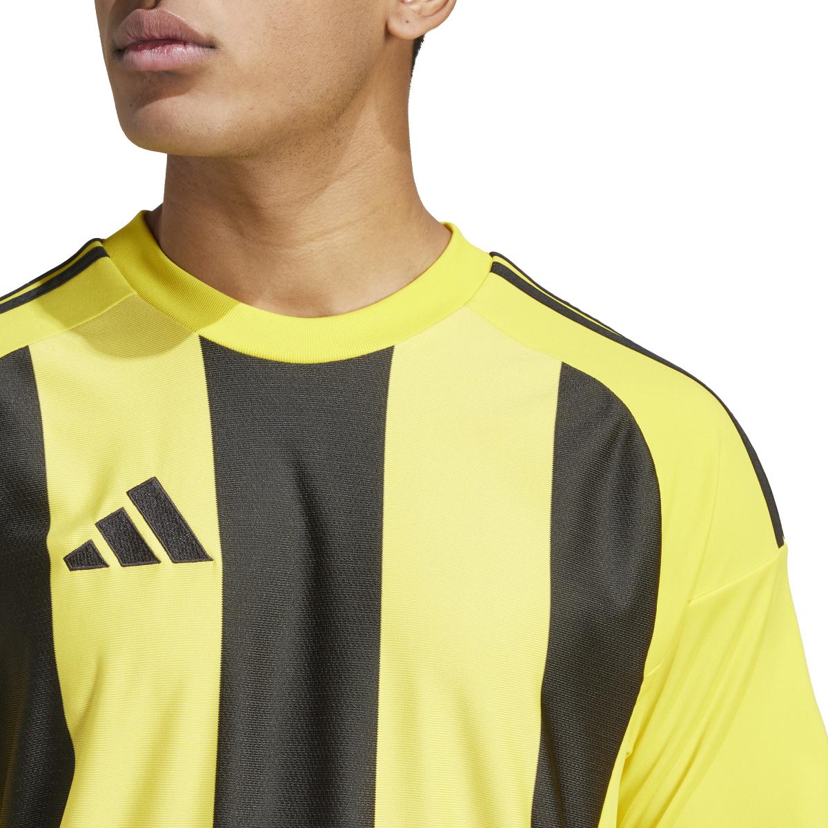 product/a/d/adidas_iw2146_9_apparel_on_model_detail_view_1_white-nw032624.jpg