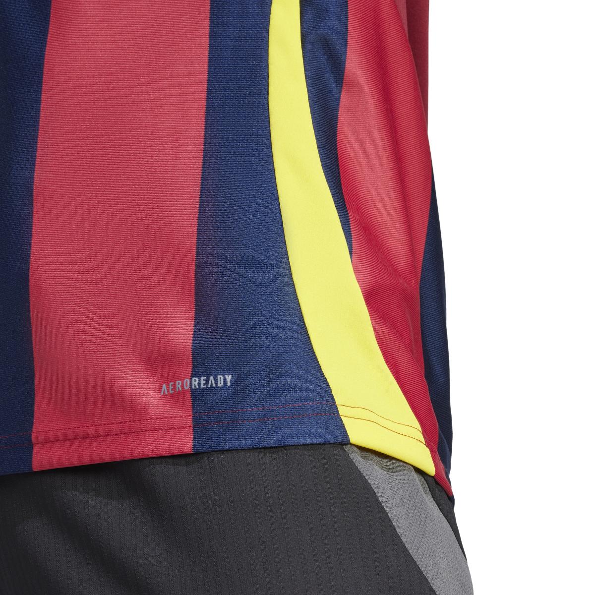product/a/d/adidas_iw2149_10_apparel_on_model_detail_view_2_white-nw032624.jpg