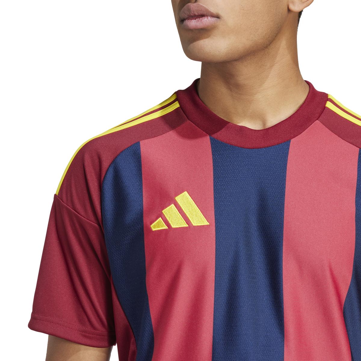 product/a/d/adidas_iw2149_9_apparel_on_model_detail_view_1_white-nw032624.jpg