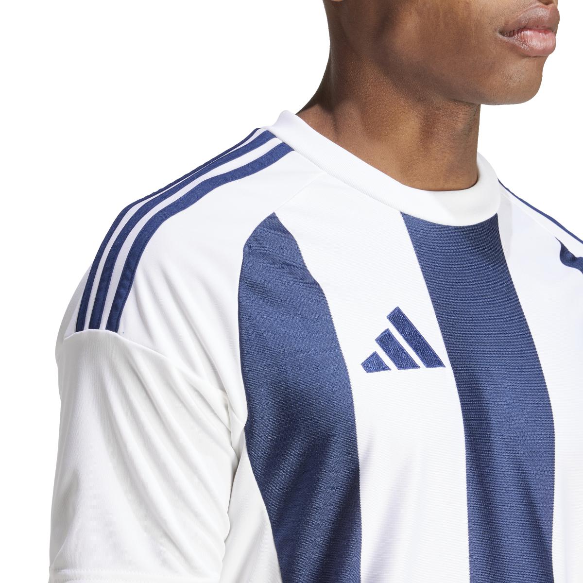product/a/d/adidas_iw4554_9_apparel_on_model_detail_view_1_white-nw032624.jpg