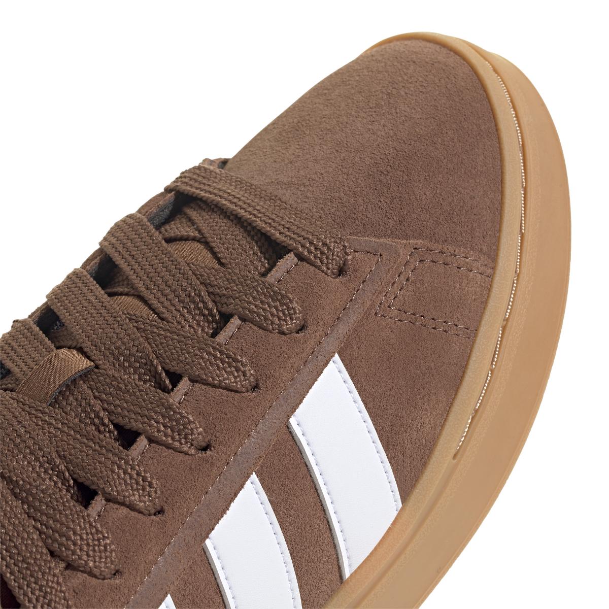 product/a/d/adidas_jh9730_9_footwear_photography_detail_view_2_white.jpg