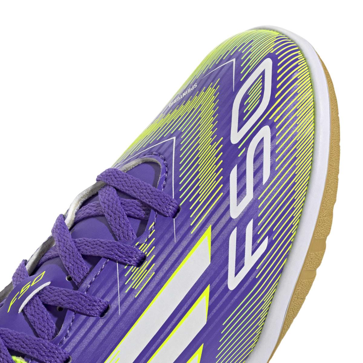 product/a/d/adidas_ji0042_7_footwear_photography_detail_view_1_white-nw091625.jpg