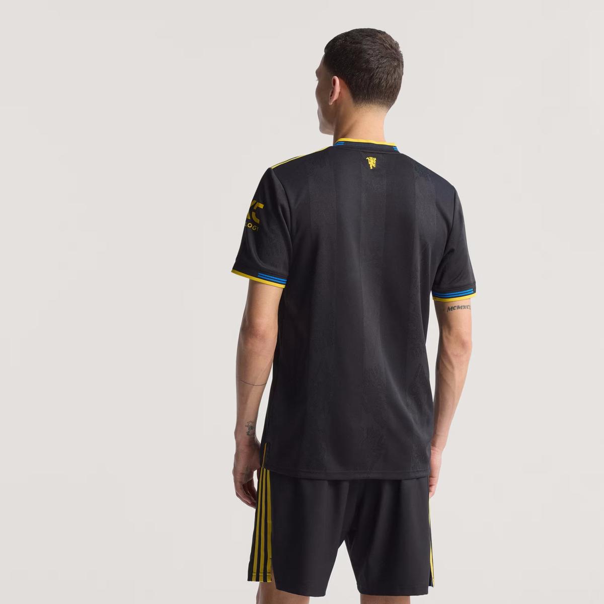 product/a/d/adidas_ji7419_3.jpg
