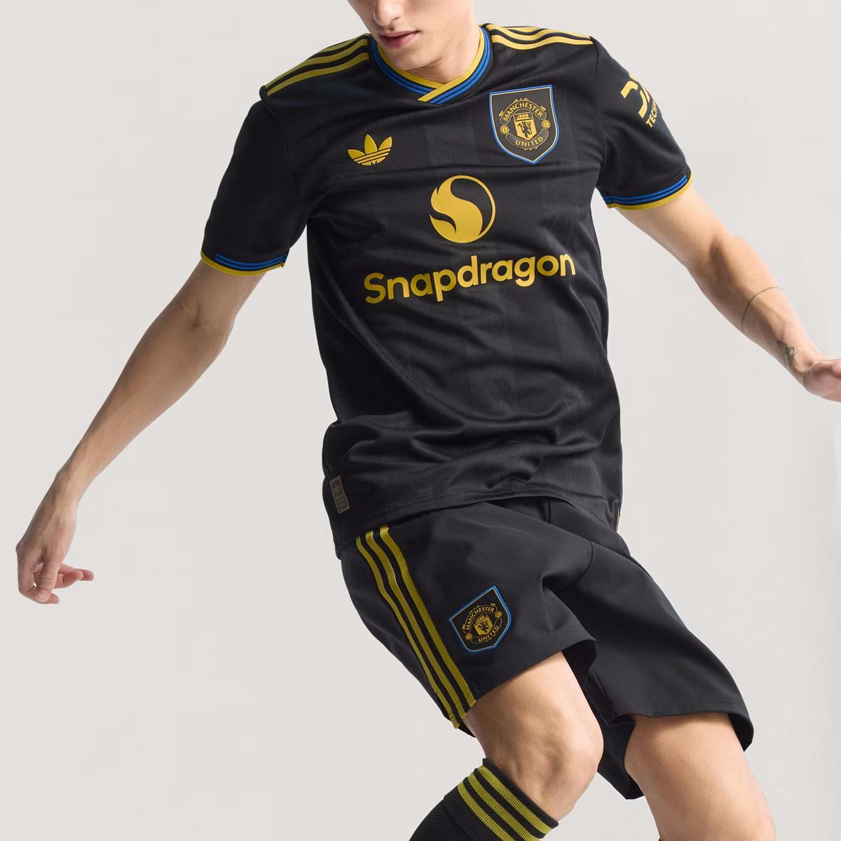 product/a/d/adidas_ji7419_5.jpg