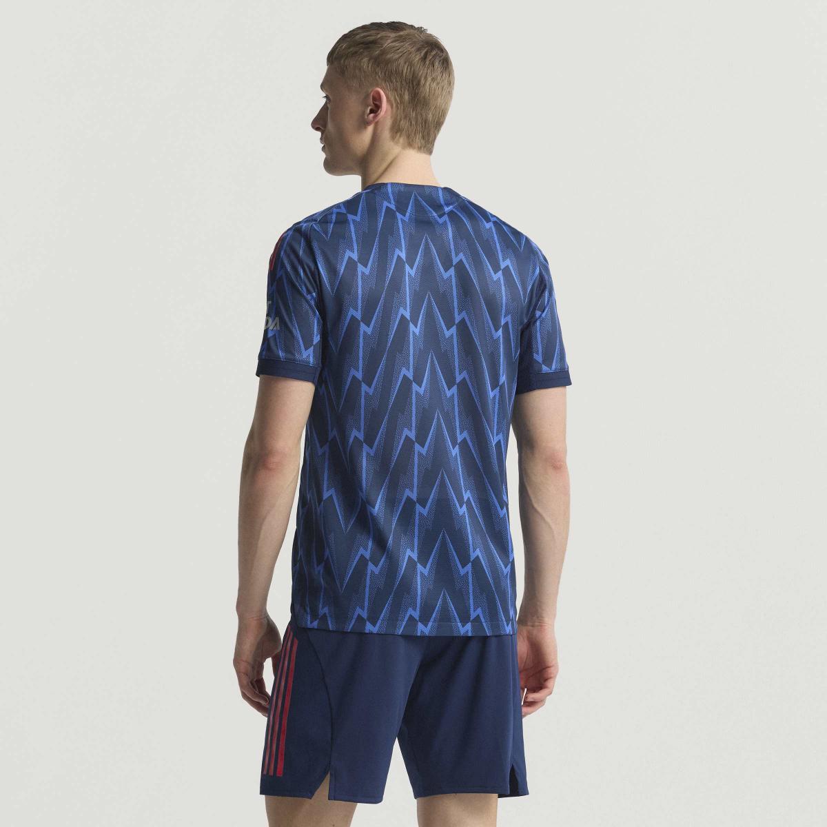 product/a/d/adidas_ji9510_10_apparel_photography_heromrktng_view_3.jpg