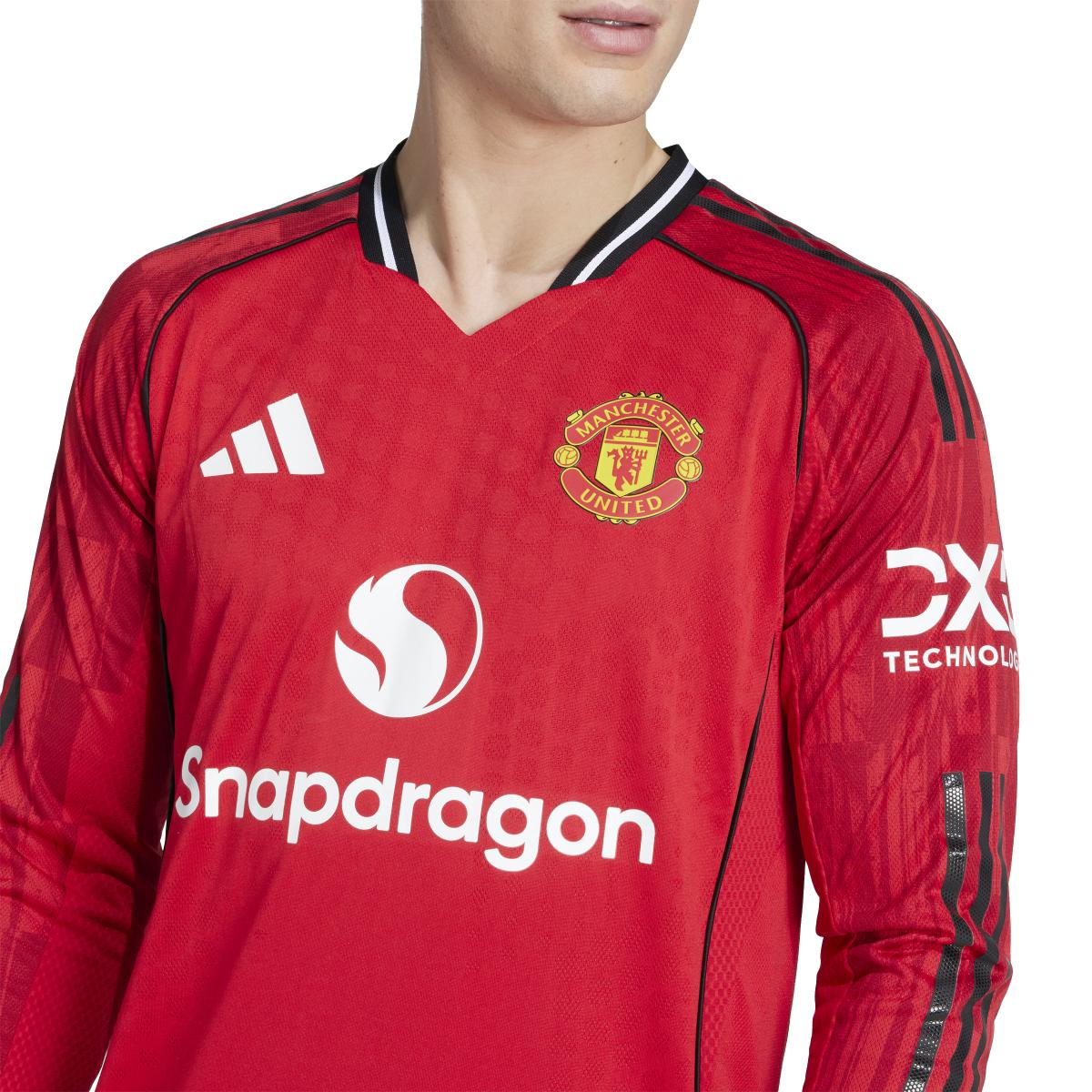 product/a/d/adidas_jp3022_6_apparel_on_model_detail_view_1_white.jpg