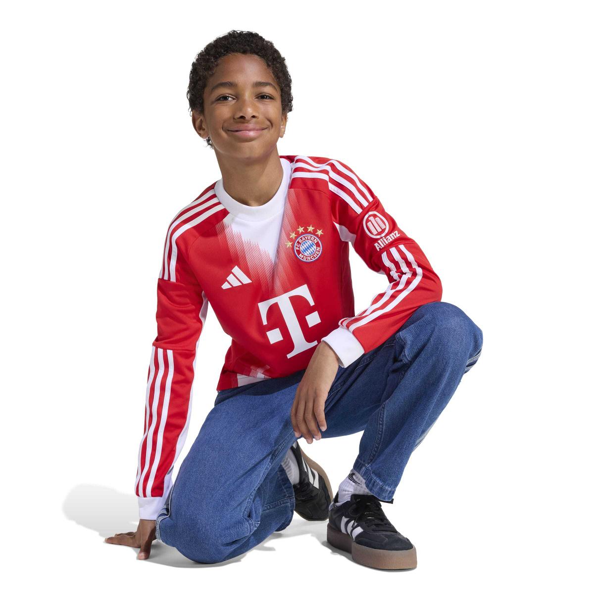 product/a/d/adidas_jp3687_7_apparel_on_model_detail_view_2_white.jpg