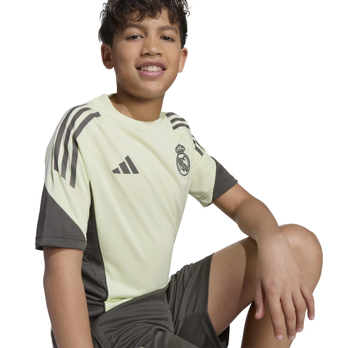 product/a/d/adidas_jp3976_5_apparel_on_model_detail_view_2_white.jpg