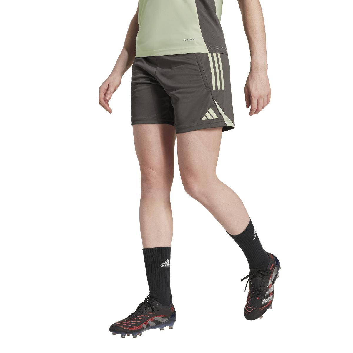 product/a/d/adidas_jp3993_utigre_2.jpg