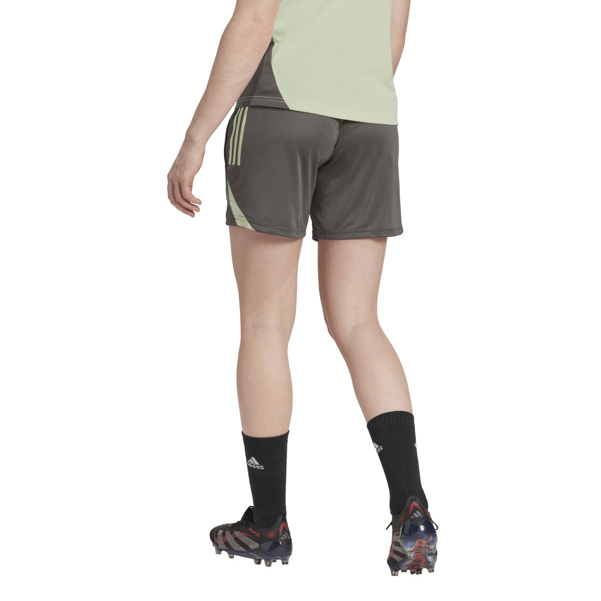 product/a/d/adidas_jp3993_utigre_3.jpg