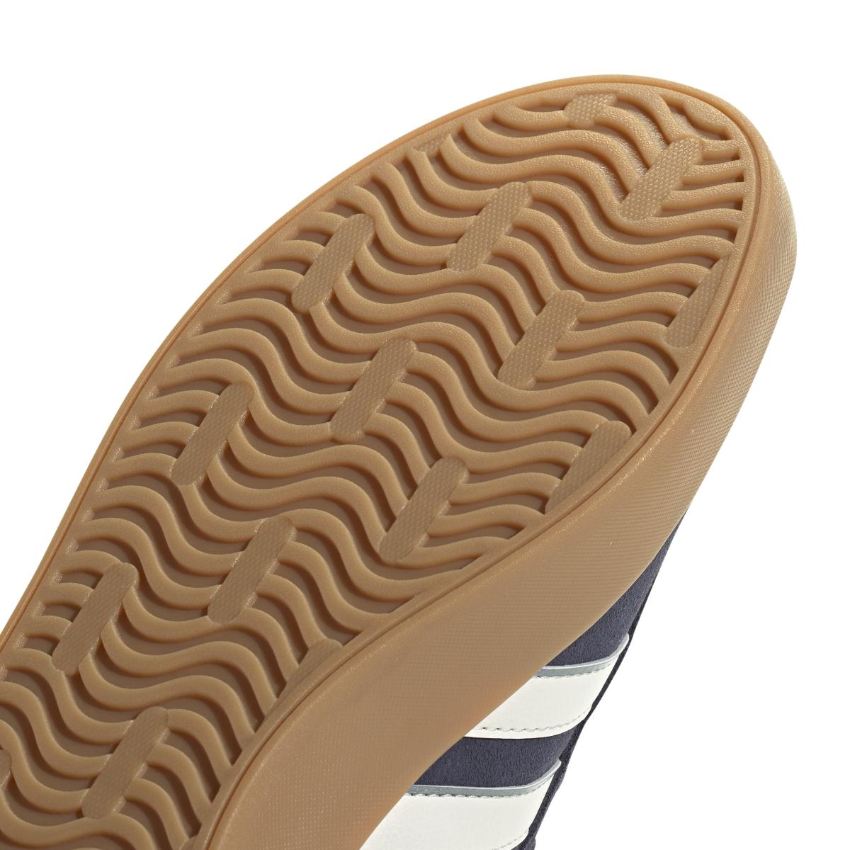 product/a/d/adidas_jp5289_9_footwear_photography_detail_view_2_white-nw091625.jpg
