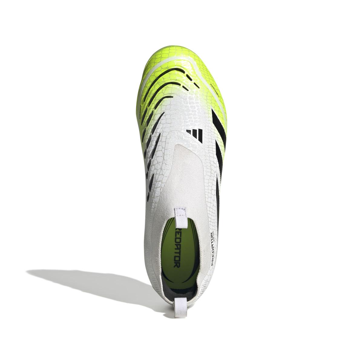 product/a/d/adidas_jp9912_2_footwear_photography_top_portrait_view_white-nw091625.jpg
