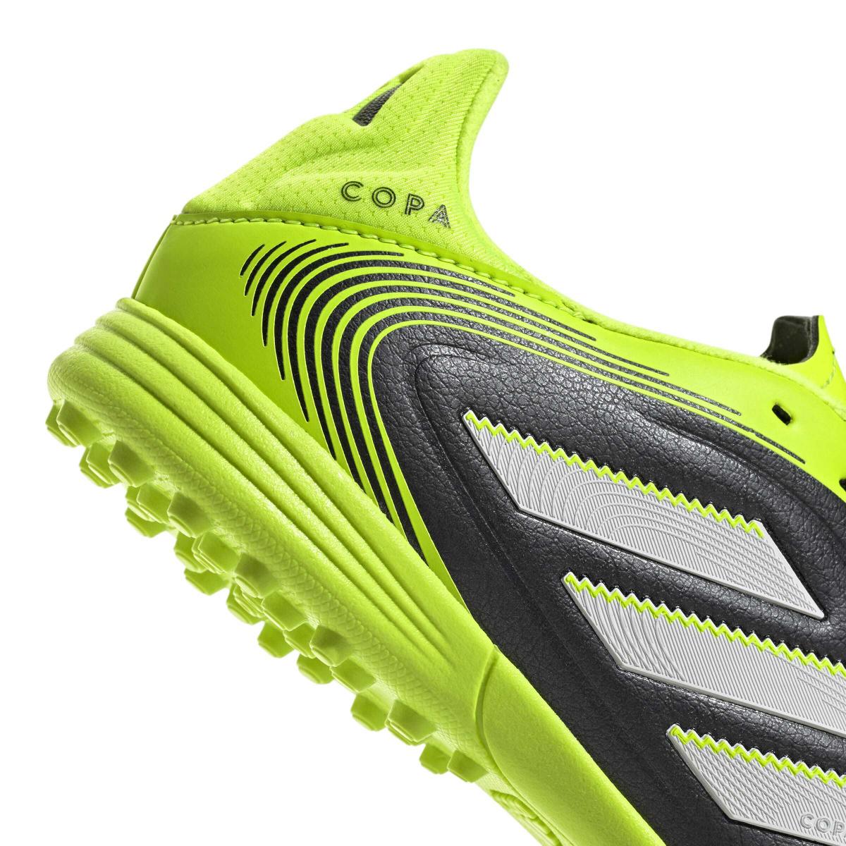 product/a/d/adidas_jr2881_7_footwear_photography_detail_view_1_white-nw091625.jpg
