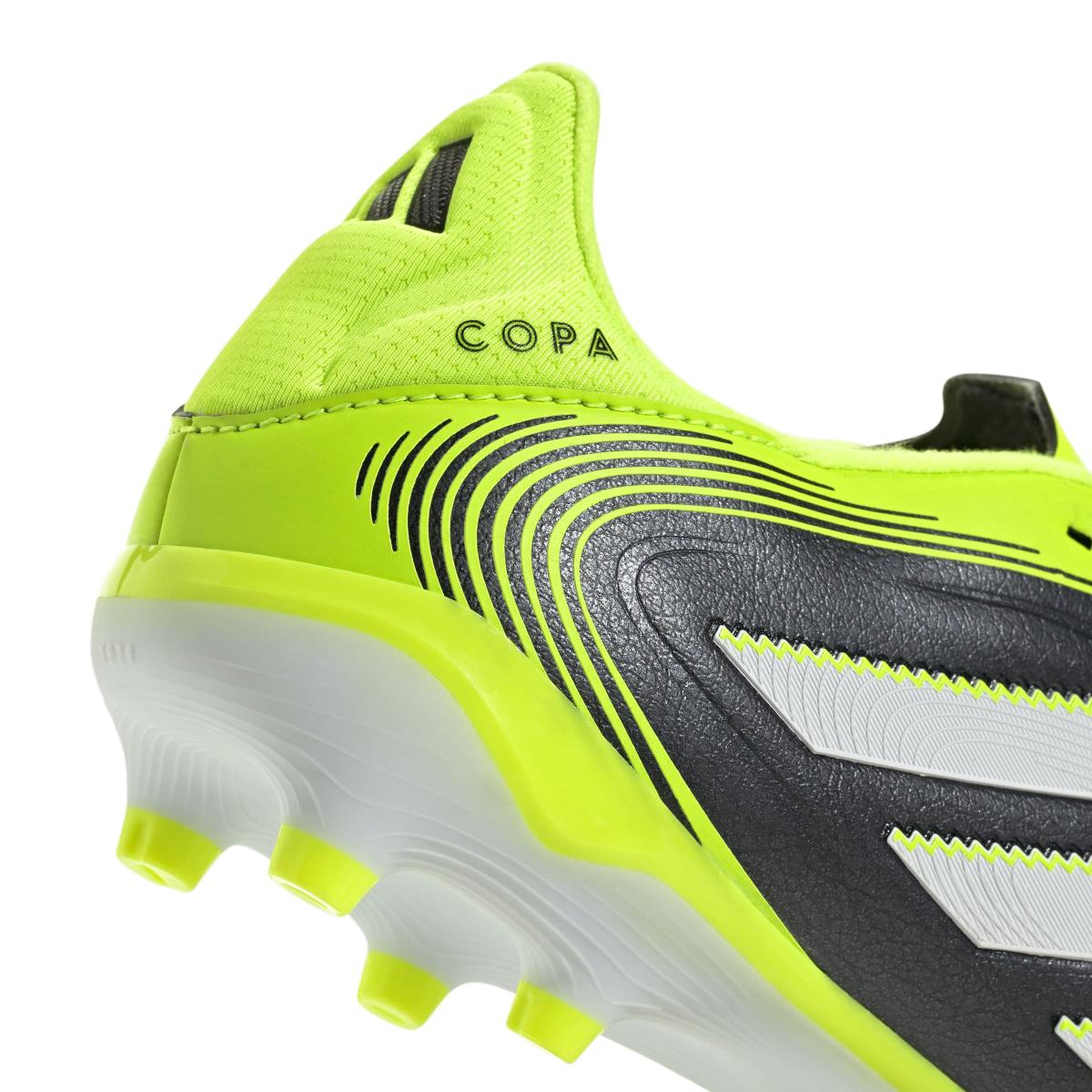 product/a/d/adidas_jr2883_8_footwear_photography_detail_view_2_white-nw091625.jpg