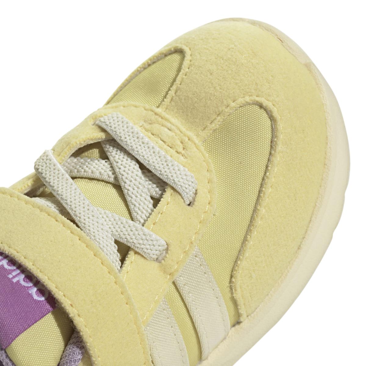 product/a/d/adidas_jr4928_9_footwear_photography_detail_view_2_white-nw091725.jpg