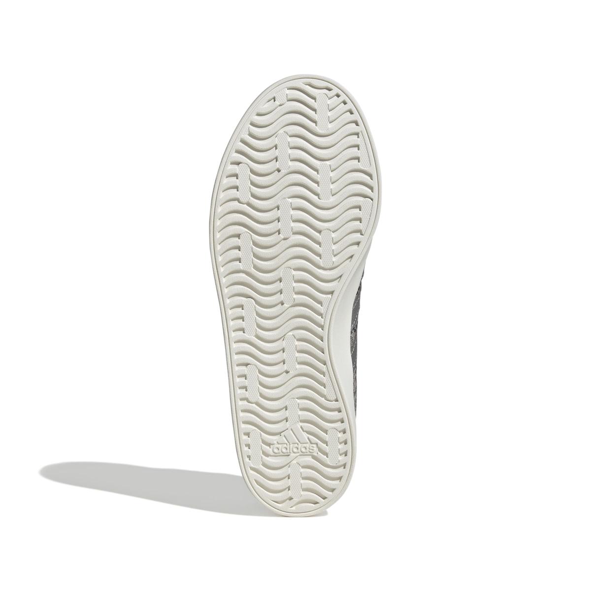 product/a/d/adidas_jr8669_4_footwear_photography_bottom_view_white-nw091725.jpg