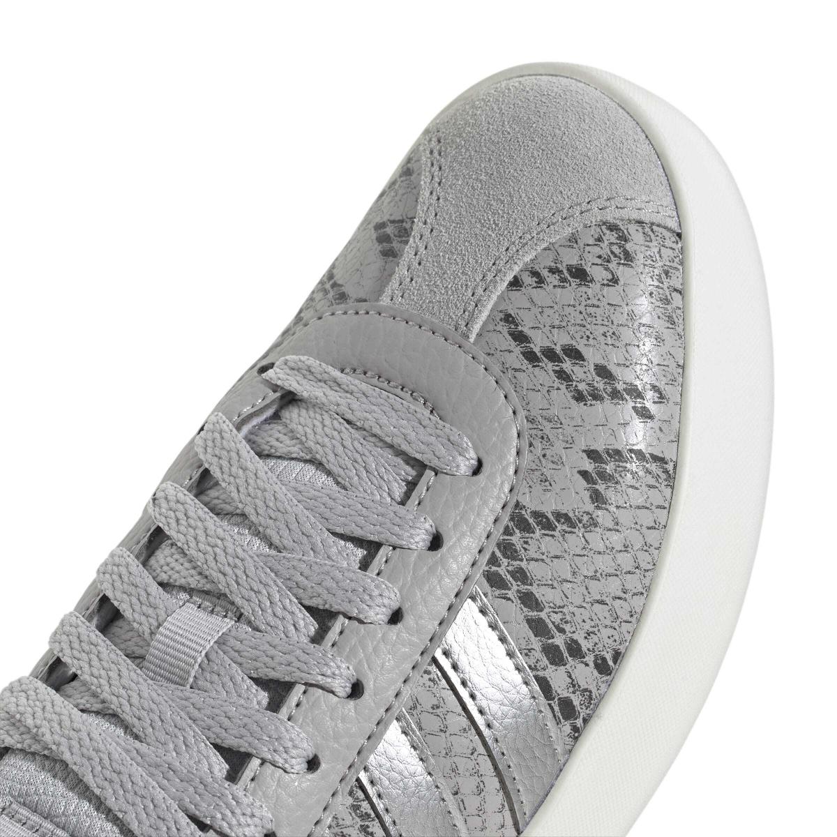 product/a/d/adidas_jr8669_9_footwear_photography_detail_view_2_white-nw091725.jpg