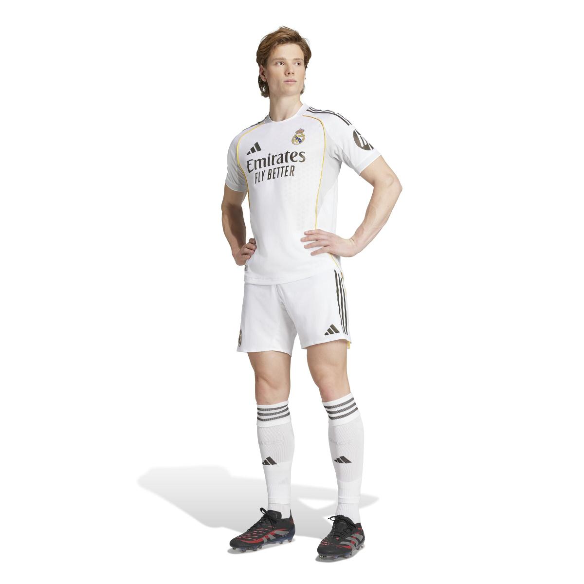 product/a/d/adidas_jv5918_6_apparel_on_model_standard_outfit_view_white.jpg