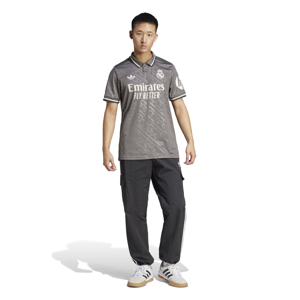 product/a/d/adidas_jx2119_6_apparel_on_model_standard_outfit_view_white-nw111924.jpg