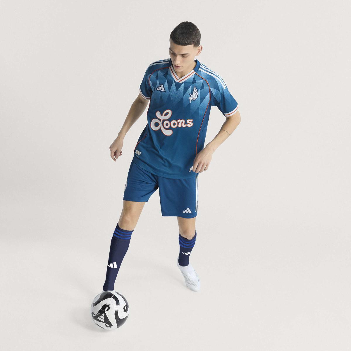 product/a/d/adidas_jy3559_7_apparel_photography_descmrktng_view_1.jpg