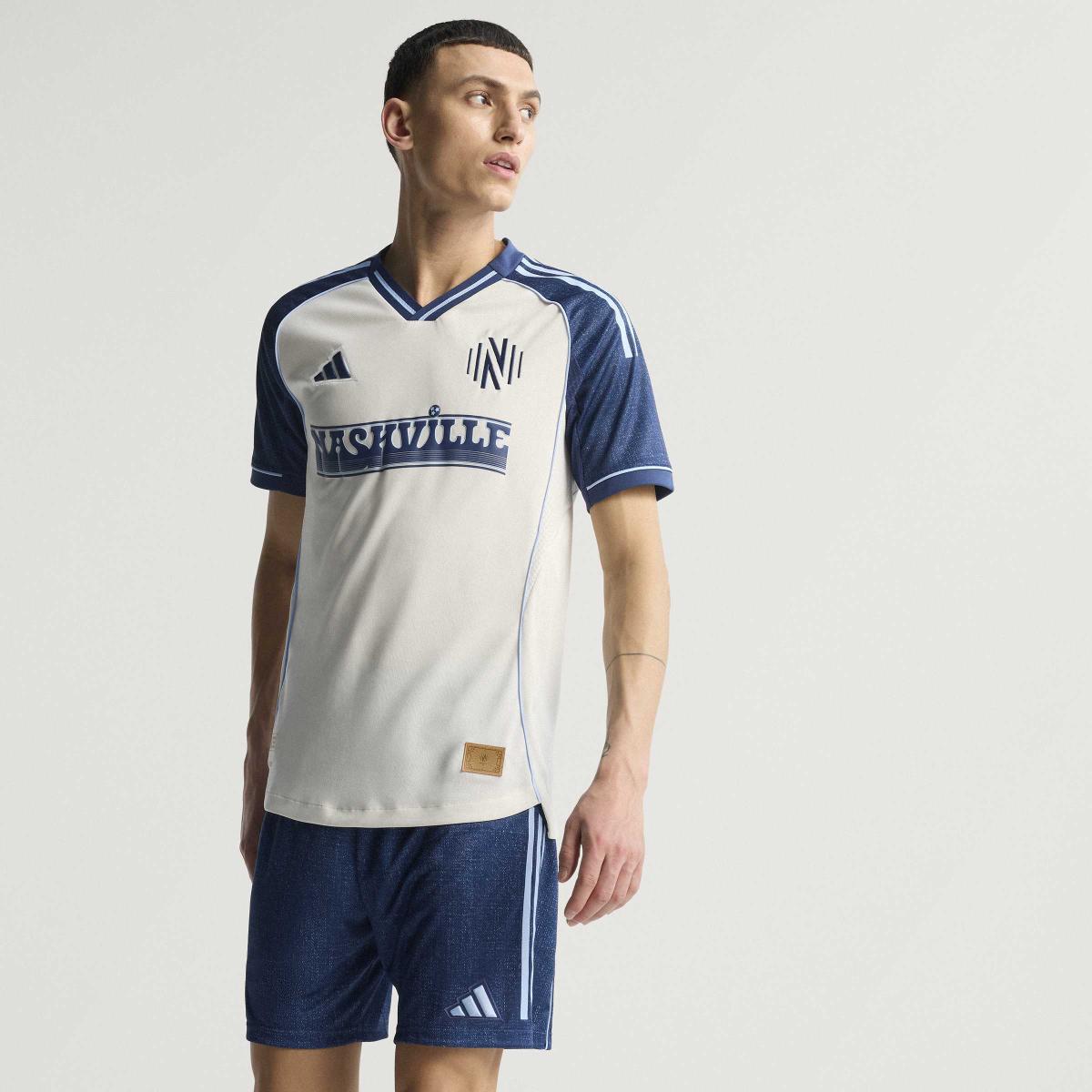 product/a/d/adidas_kc1247_cwhite_8.jpg