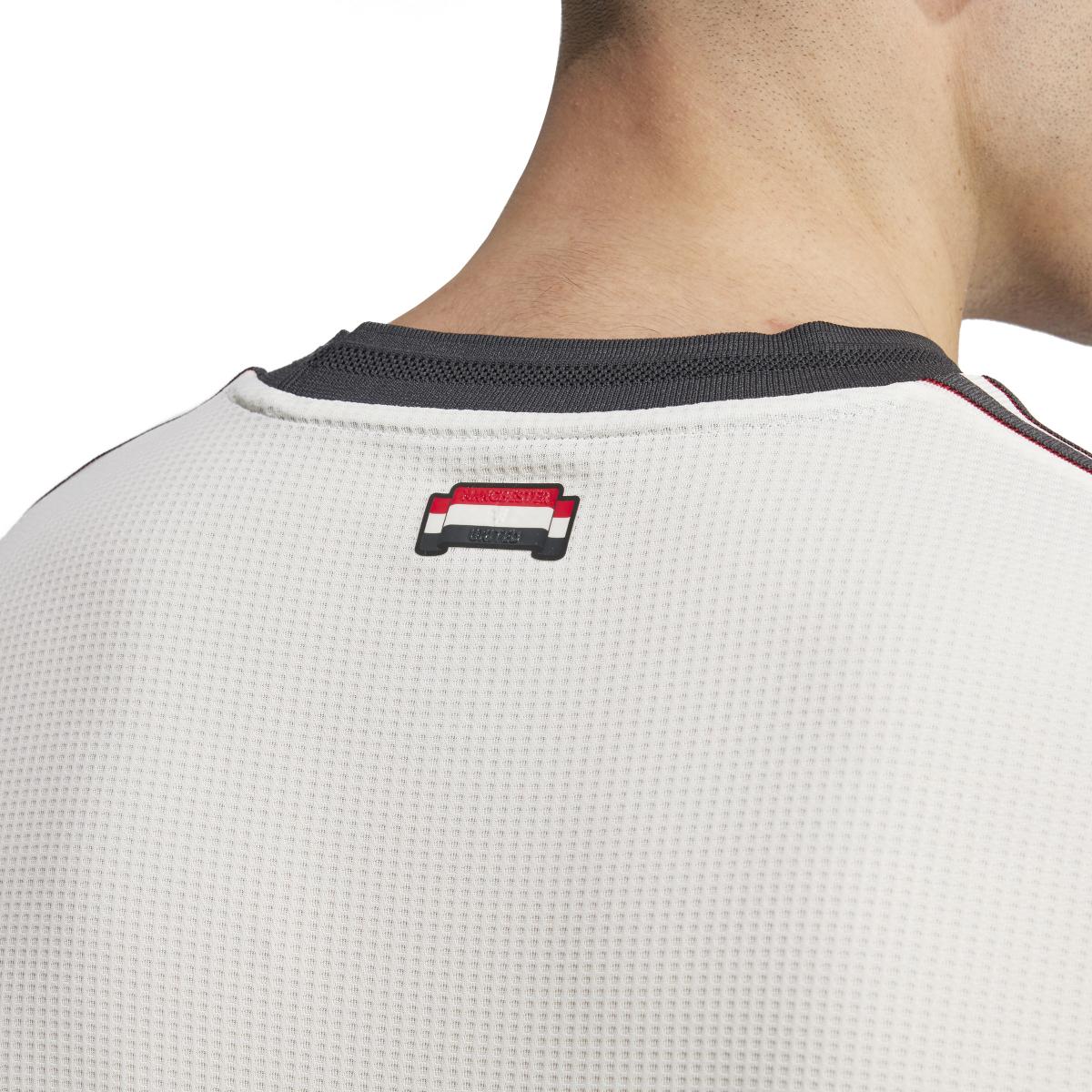 product/i/y/iy7812_8_apparel_on_model_detail_view_1_white.jpg