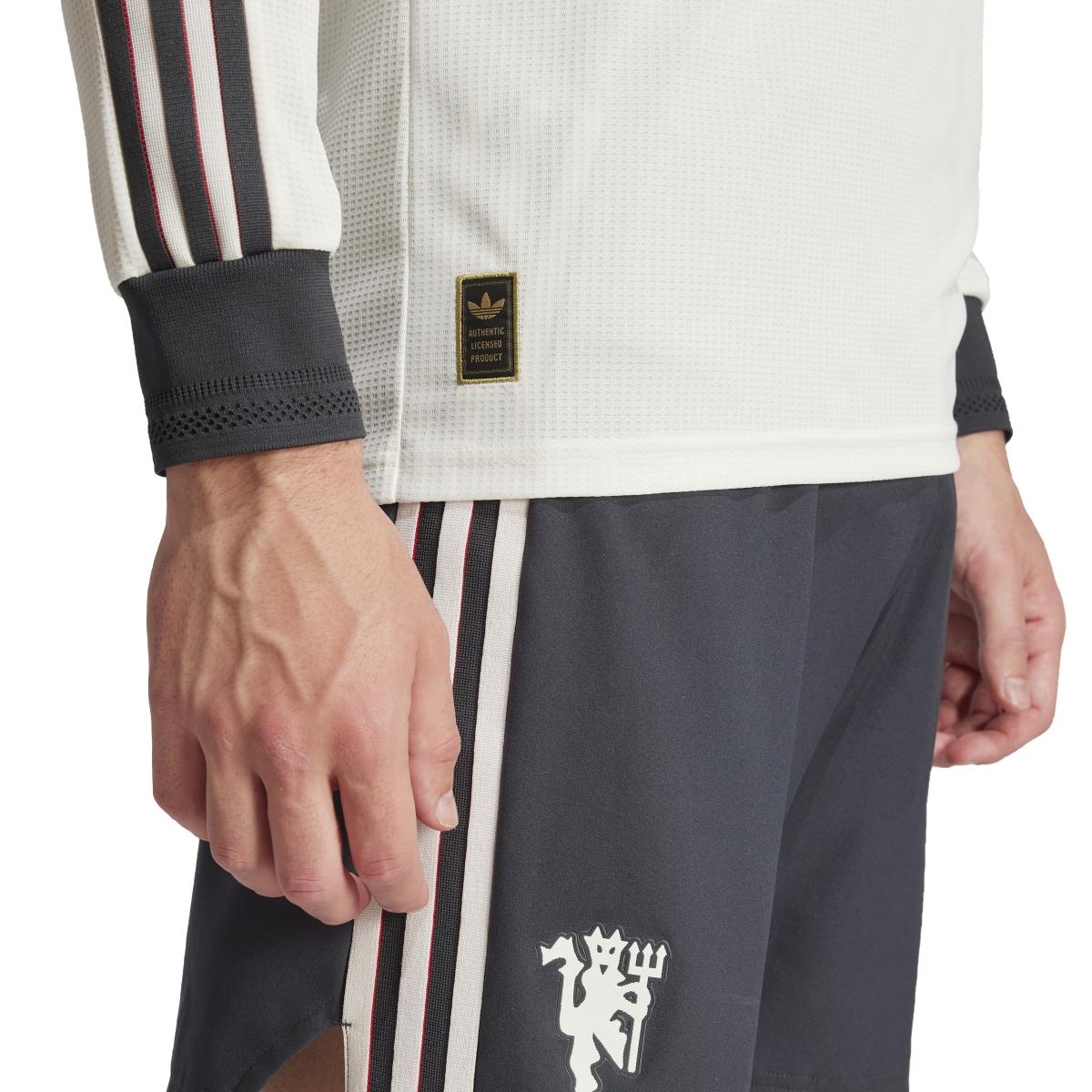 product/i/y/iy7812_9_apparel_on_model_detail_view_2_white.jpg