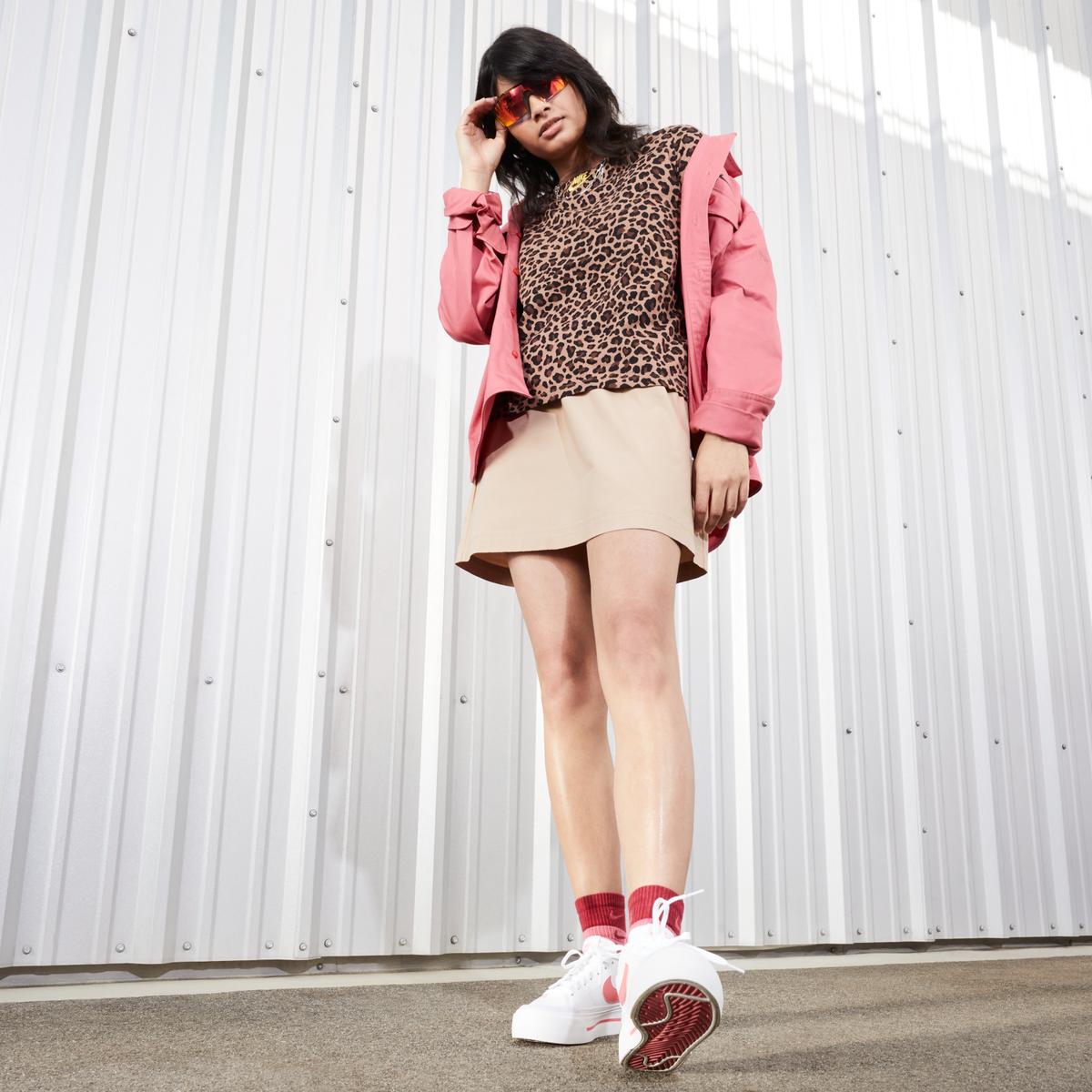 product/n/i/nike_dm7590-102-phsym001_x2.jpg